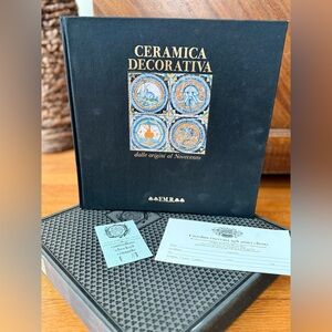 RARE Authenticated 1st Edition Ceramica Decorativa dalle origini al Novecento